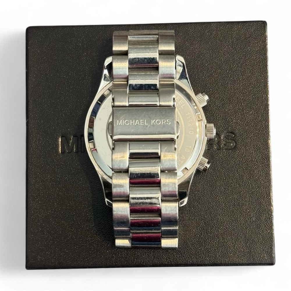 Michael Kors MK-5667 Silver Chronograph Women’s Stainless Steel Wrist Watch - Picture 3 of 7